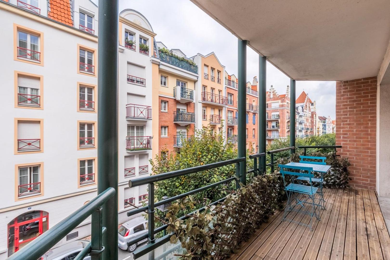 Bel Bien Situe Avec Balcon Et Parking Apartment